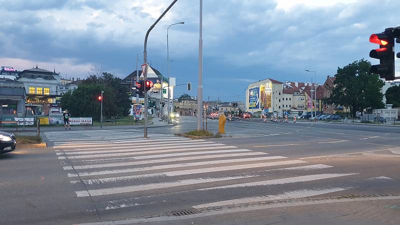 Frekvantovaný přechod mezi galerií Vaňkovkou a obchodním domem Tesco v Brně.