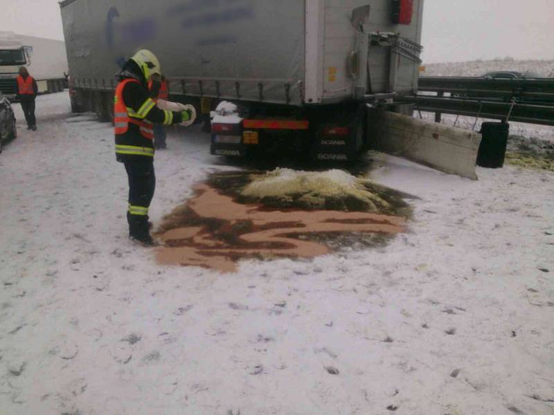 Nehoda na dálnici D1 u Tvarožné na Brněnsku.