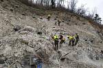 Stavba tramvajového tunelu v brněnské Žabovřeské ulici pokračuje jeho hydroizolací. Dělníci budují také zázemí pro řízení provozu v tunelu a galerii.