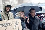 Demonstrace Listopadem to nekončí se účastnilo několik stovek lidí.