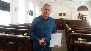 Vavřinec Charvát z Brumovic na Břeclavsku má za sebou 120 bezplatných darování krve. Získal za to ocenění Českého červeného kříže
