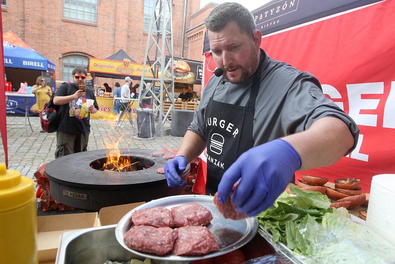 Burger Street Festival vedle Galerie Vaňkovka