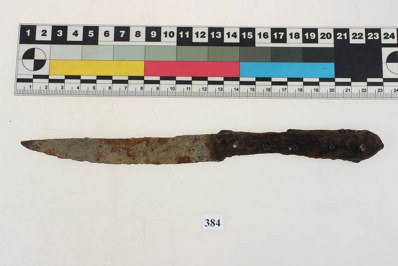 Archeologové objevili při výzkumu brněnské ulice Koliště i několik nožů. Nyní už jsou zakonzervované. Datace zatím není známá.
