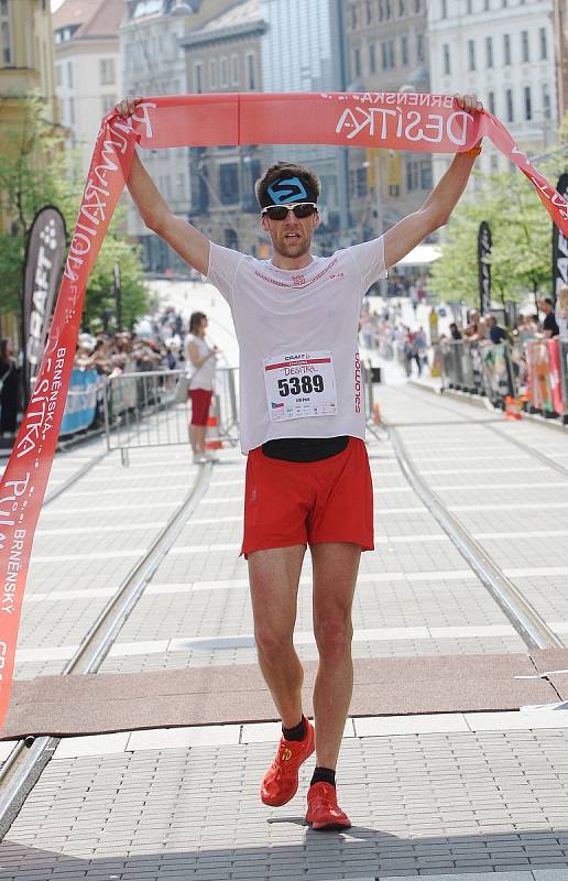 Neděle patřila v Brně běžcům. Na trať šestého ročníku Brněnského půlmaratonu a dalších běžeckých závodů vyrazilo dohromady přibližně patnáct stovek sportovců.