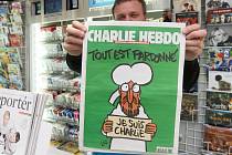 Prodej časopisu Charlie Hebdo v Brně.