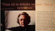 Výstava ve foyer Janáčkova divadla informuje o historii holocaustu z perspektivy třináctileté židovské dívky Anny Frankové a její rodiny.