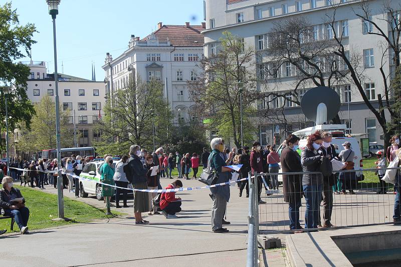 Plošné testování v parku na Moravském náměstí v Brně.