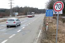 Řidiči projíždějící na trase mezi Kohoutovicemi a Žebětínem musejí přejíždět čtyřpruhovou silnici projektovanou původně jako dálnice. Podle některých to je hodně nebezpečné. Mnozí se dokonce snaží tomuto místu vyhnout. 