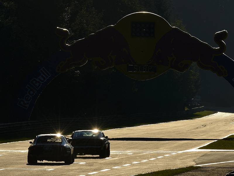 Brněnský závodník David Bečvář vybojoval druhé místo v jedné ze dvou víkendových jízd šampionátu HISTO-CUP na rakouském okruhu Salzburgring. Úspěšně tak představil nový motor Jaguaru XJS-HE.