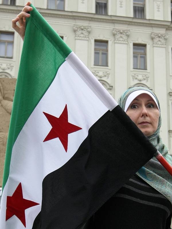 Osud Syřanů, kteří jsou vězni v občanské válce, není lhostejný jejich krajanům v České republice. Připravili putovní výstavu fotografií, která připomíná násilí, jehož se na zatčených dopustil režim syrského prezidenta Bašára Asada.