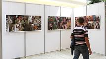 Výstavu fotografií, které zachycují příběhy onkologicky nemocných dětí, si lidé mohou prohlédnout v přízemí brněnské Galerie Vaňkovka. 