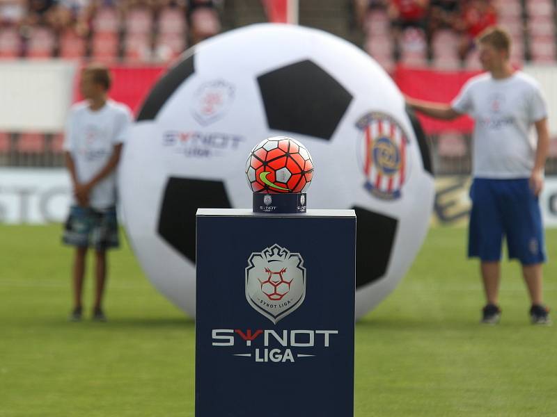 Fotbalisté Zbrojovky Brno (v červeném) porazili Baník Ostrava 2:1.