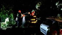 Jihomoravští hasiči v souvislosti s noční bouřkou a silným větrem zasahovali u 21 událostí.