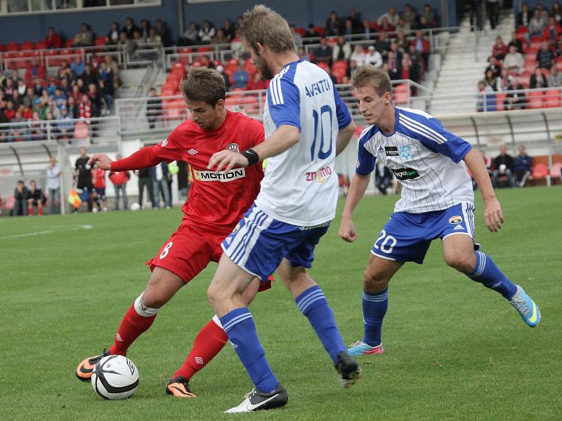 Fotbalisté brněnské Zbrojovky zdolali v devátém kole první ligy na domácím hřišti poslední Znojmo 2:0.