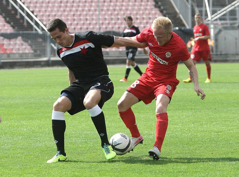 Mladí fotbalisté brněnské Zbrojovky podlehli ve šlágru kola na domácím hřišti pražské Slavii 1:2. 