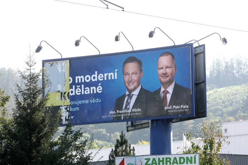 Zaměnitelné a bez jednoznačného sdělení jsou podle odborníků předvolební slogany brněnských politických stran. 