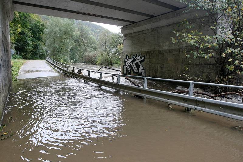 Brno 16.10.2020 - řeka Svitava mezi Bílovicemi nad Svitavou a Adamovem