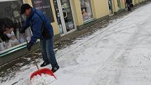 Ledovka v centru Hodonína v pondělí dopoledne.