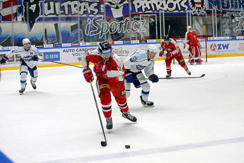 Brněnští hokejisté (v bílém) porazili Olomouc 2:1 a v letní přípravě stále neprohráli.