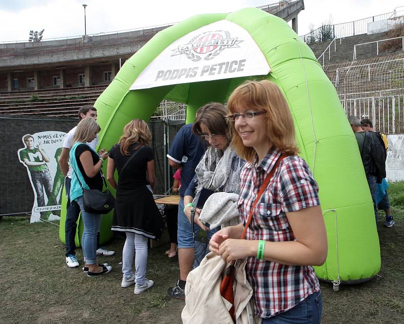 Den Starobrna se letos nekonal výjimečně v areálu pivovaru, jako to bývá zvykem, ale právě Za Lužánkami. Lidé si poslechli třeba Davida Kollera nebo vyzkoušeli takzvanou pivní školičku.