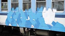 Sprejeři poškozují vlakové soupravy graffiti. Některé takové jezdí i na brněnské hlavní nádraží.