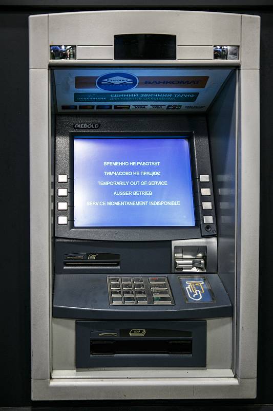 Ukrajinci neměli přístup k penězům, bankomaty byly prázdné.