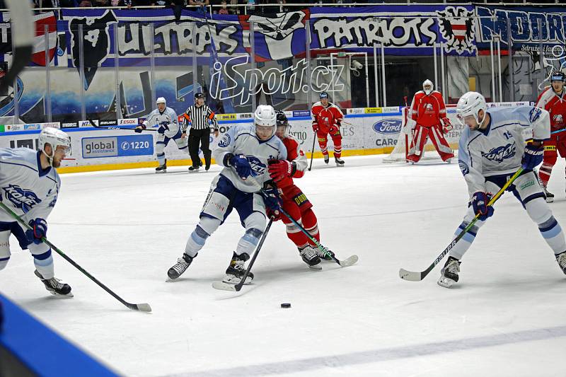 Brněnští hokejisté (v bílém) porazili Olomouc 2:1 a v letní přípravě stále neprohráli.