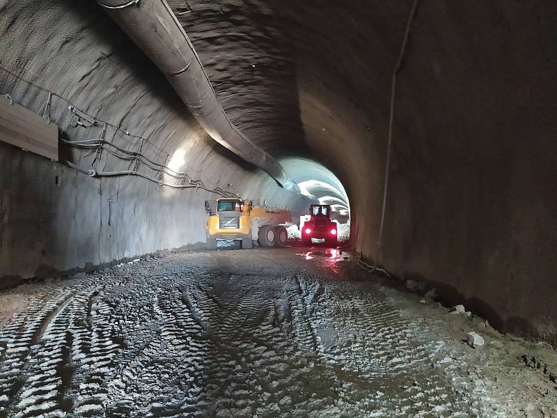 Jak probíhala stavba tramvajového tunelu v Žabovřeské.