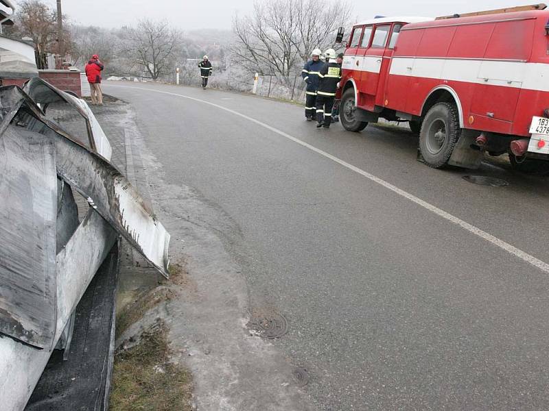 Požár v brněnském Ořešíně zničil dvě limuzíny. 