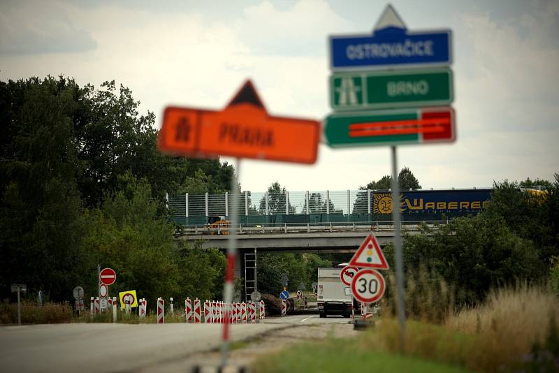 Silničáři před časem uzavřeli nájezd na D1 na Prahu u Ostrovačic na Brněnsku. 