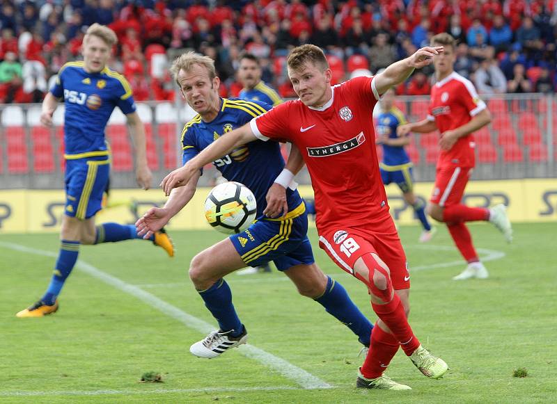 V utkání 29. kola Zbrojovka Brno (v červeném) nevstřelila Jihlavě branku a po remíze 0:0 si definitivně zpečetila sestup do druhé ligy.