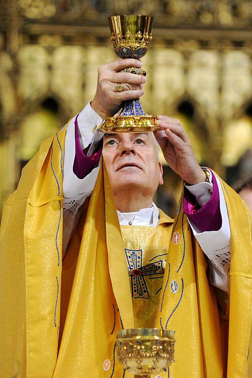 Koledníci převlečení za tři krále už mohou vybírat peníze na charitu. Tříkrálovou sbírku v neděli odpoledne zahájil biskup Vojtěch Cikrle.