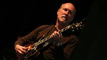 Jazzový kytarový mág John Scofield.