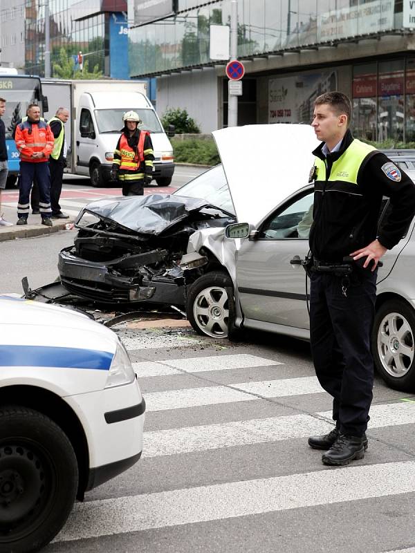 Nehoda v křižovatce brněnského Moravského náměstí a Kounicovy ulice.