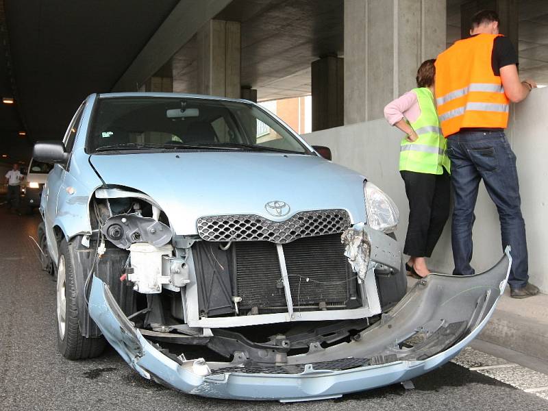 Nabouraná Toyota Yaris.