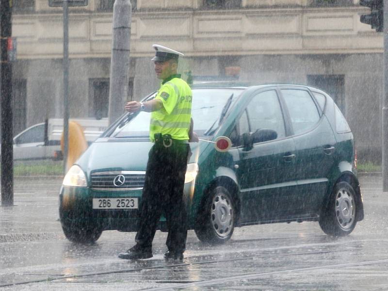 Prudký déšť zkomplikoval ve čtvrtek dopravu v Brně