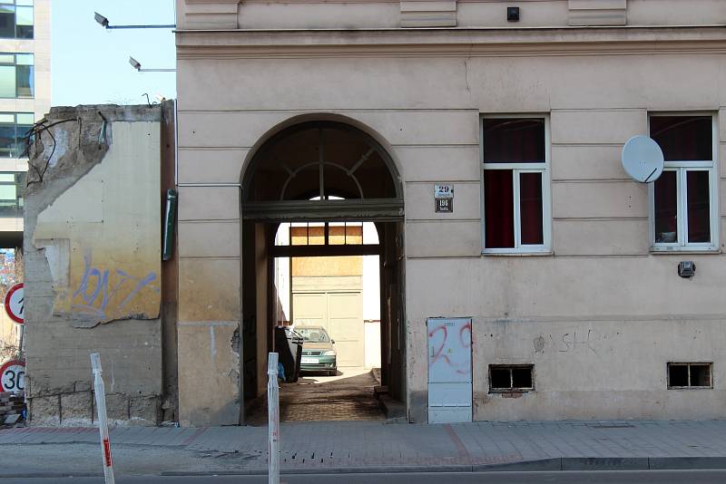 Městské domy na adresách Dornych 29 a 31 v Brně, odkud se nájemníci v budoucnu budou muset zřejmě vystěhovat.