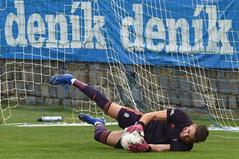 Zápas SK Líšeň (v bílém) proti FC Slavoj Vyšehrad.