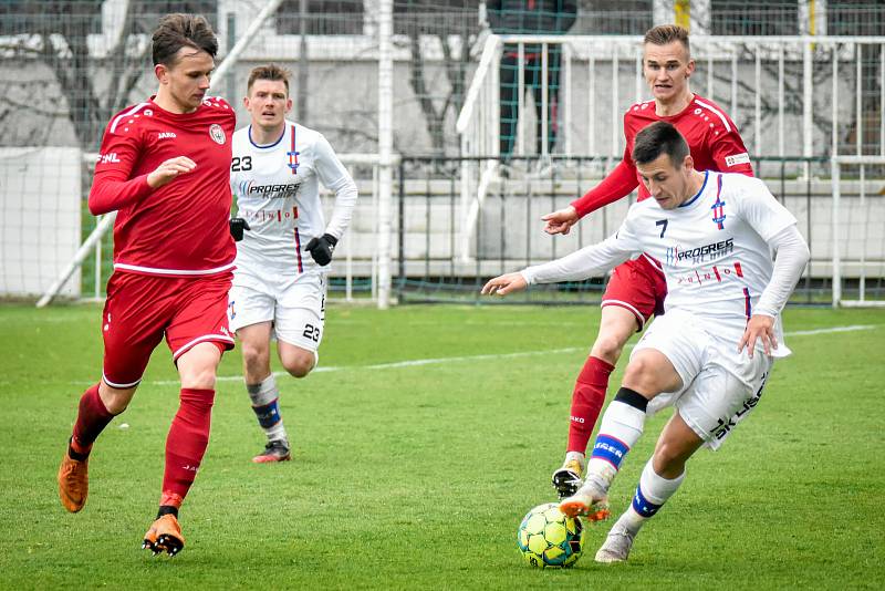 Líšeňští fotbalisté (v bílém) zdolali v devatenáctém kole FORTUNA:NÁRODNÍ LIGY Chrudim 3:0.