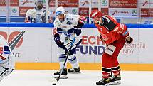 Generali Česká Cup: HC Kometa Brno (bílé dresy) - Mountfield Hradec Králové (červené dresy).