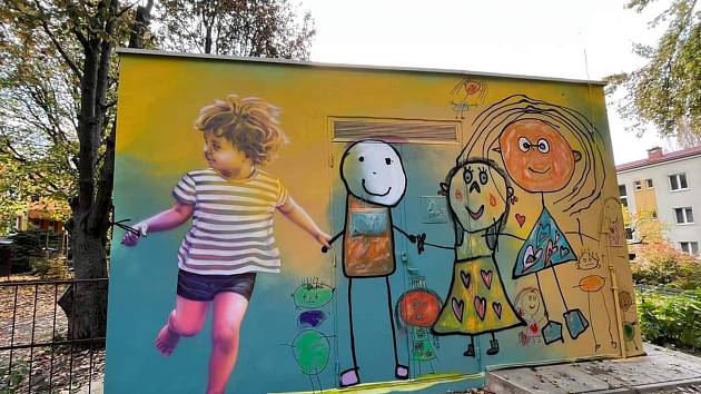Trafostanici Viniční u MŠ Šaumannova v Brně zdobí motivy dětí z místní školky.