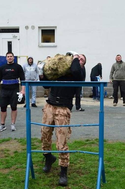 Bronzové místo získali brněnští policisté z oddělení hlídkové služby na letošním čtvrtém ročníků soutěže ozbrojených složek Czech army strongman v Břeclavi.