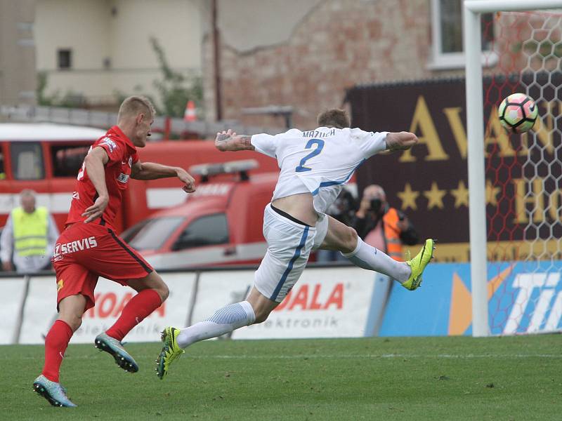 Tomu zápasu nic nechybělo. Dynamický fotbal se spoustou šancí, šest gólů, zahozená penalta a rozuzlení poslední akcí. Prvoligoví fotbalisté Zbrojovky na domácím trávníku remizovali před zraky 9223 diváků s pražskou Spartou 3:3.