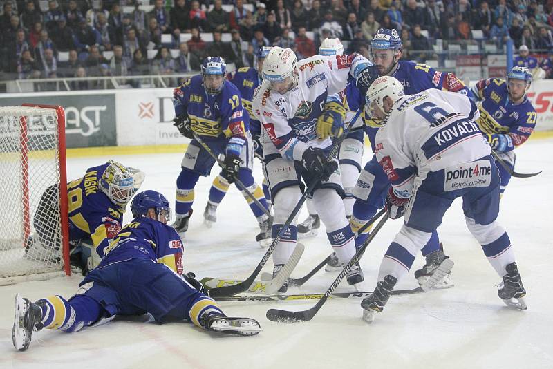 Druhé derby, druhá výhra. Hokejisté brněnské Komety navázali na vítězství v moravském derby 5:3 proti Zlínu z prvního kola. V pátek ve čtrnáctém kole zvítězili doma 4:2.