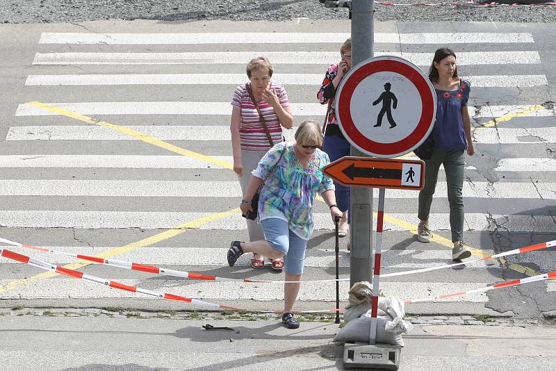 Brno 13.7.2020 - uzavřené přechody pro chodce v křižovatce Úzká Dornych