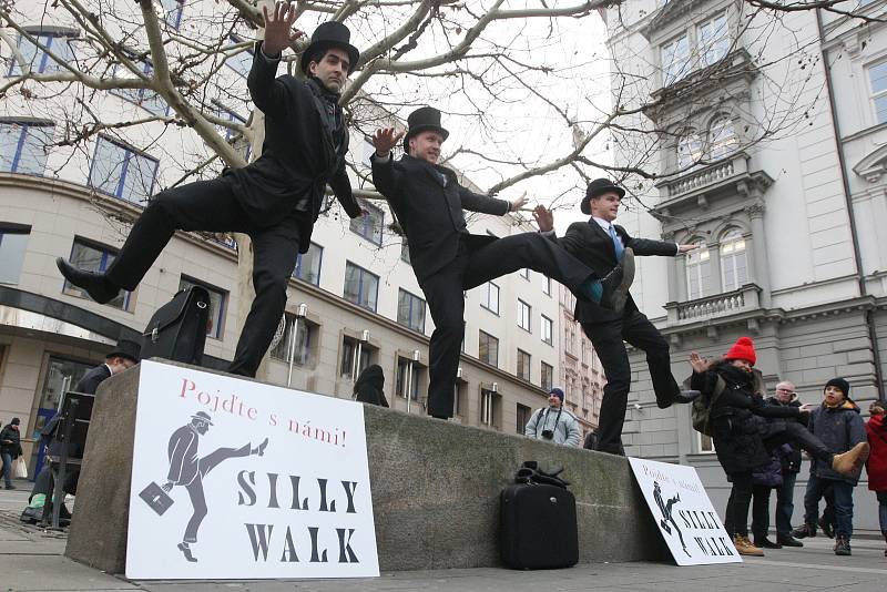 Silly Walk, pochod švihlé chůze v Brně.