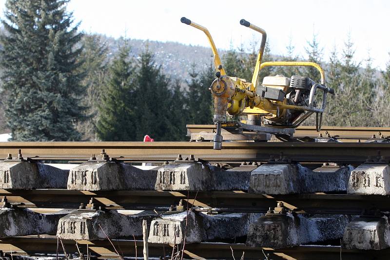 Čilý stavební ruch v brněnské ulici Žabovřeská, kde pracují na další fázi stavby velkého městského okruhu.