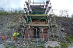 They are repairing the Chapel of St. Anthony of Padua by the tram tunnel in Žabovřeská Street in Brno.