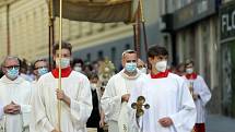 Eucharistický průvod Těla a Krve Páně vyrazil z kostela sv. Janů-minorit Jánskou ulicí na Pohořelec. Zde proběhla krátká pobožnost, do které duchovní zapojili i novou sochu Asteroid na Kobližné ulici.