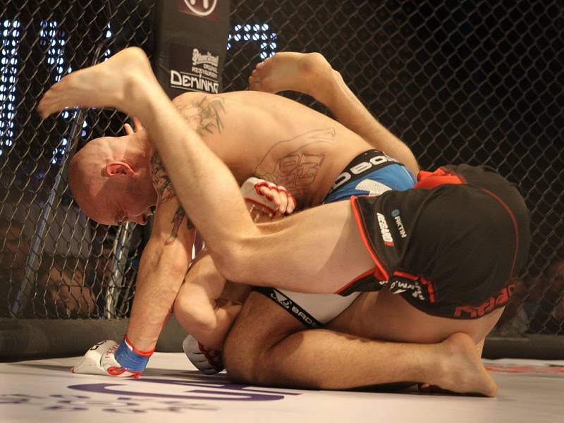 MMA Cage Fight v Brně.